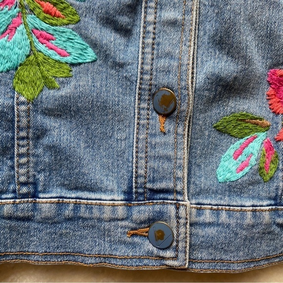 Very Vera Flower Embroidered Jean Jacket - Picture 6 of 7